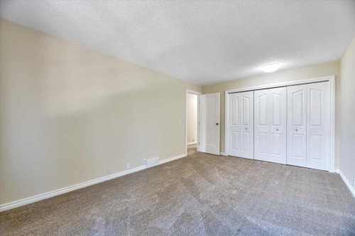 32 Midpark Drive Se, Calgary, AB - Indoor Photo Showing Other Room