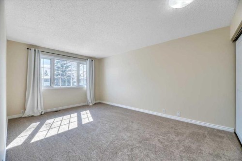 32 Midpark Drive Se, Calgary, AB - Indoor Photo Showing Other Room