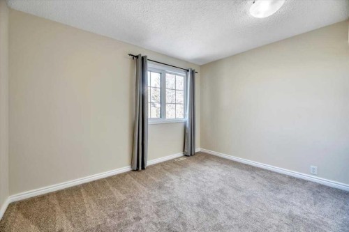 32 Midpark Drive Se, Calgary, AB - Indoor Photo Showing Other Room