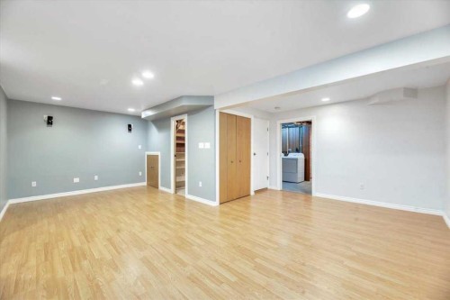32 Midpark Drive Se, Calgary, AB - Indoor Photo Showing Other Room