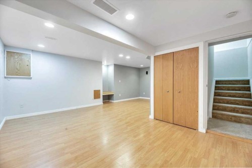 32 Midpark Drive Se, Calgary, AB - Indoor Photo Showing Other Room