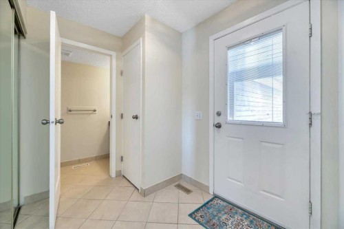 32 Midpark Drive Se, Calgary, AB - Indoor Photo Showing Other Room