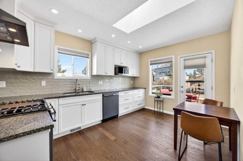 110 Citadel Crest Circle Nw, Calgary, AB - Indoor Photo Showing Kitchen With Upgraded Kitchen