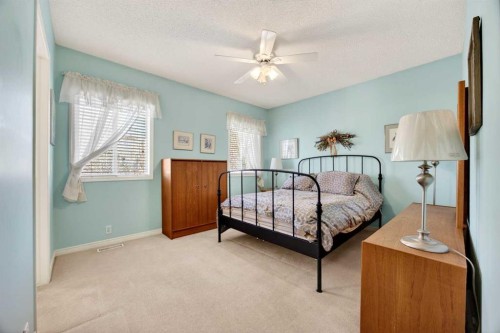110 Citadel Crest Circle Nw, Calgary, AB - Indoor Photo Showing Bedroom