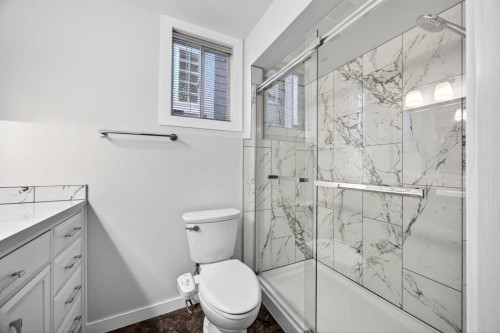 110 Citadel Crest Circle Nw, Calgary, AB - Indoor Photo Showing Bathroom