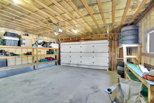 39 Ventura Road Ne, Calgary, AB - Indoor Photo Showing Garage