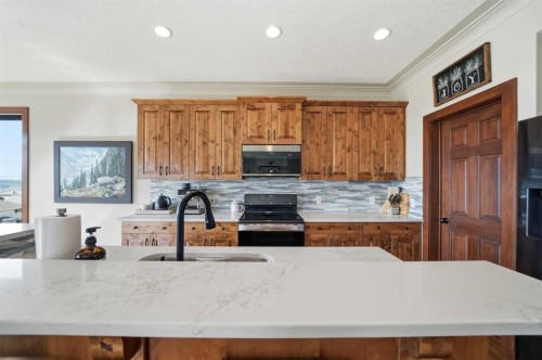 185 Sunset Circle, Cochrane, AB - Indoor Photo Showing Kitchen