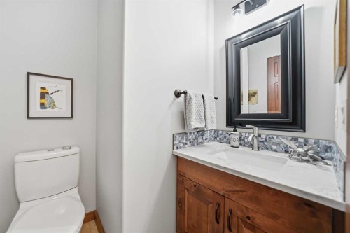 185 Sunset Circle, Cochrane, AB - Indoor Photo Showing Bathroom