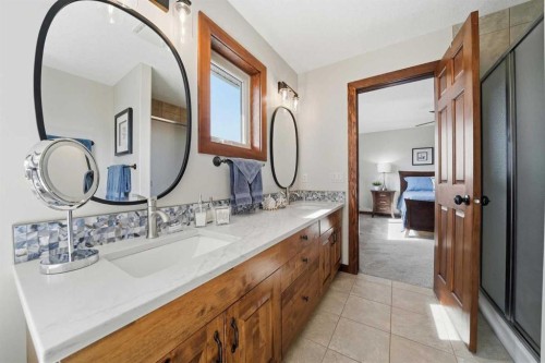 185 Sunset Circle, Cochrane, AB - Indoor Photo Showing Bathroom