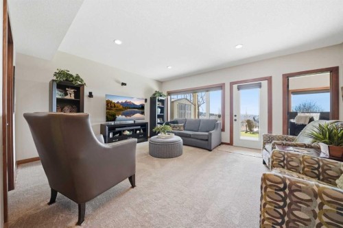 185 Sunset Circle, Cochrane, AB - Indoor Photo Showing Living Room