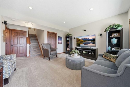 185 Sunset Circle, Cochrane, AB - Indoor Photo Showing Living Room