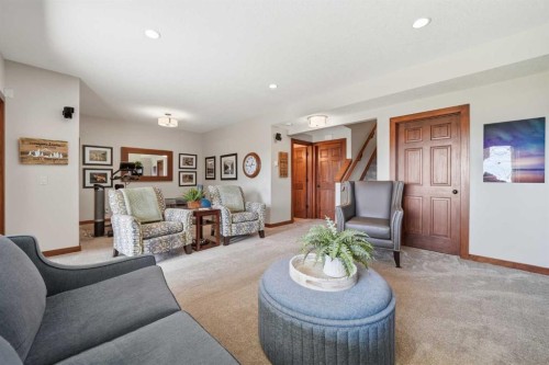 185 Sunset Circle, Cochrane, AB - Indoor Photo Showing Living Room