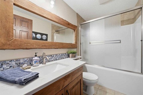185 Sunset Circle, Cochrane, AB - Indoor Photo Showing Bathroom