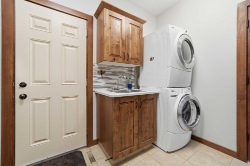 185 Sunset Circle, Cochrane, AB - Indoor Photo Showing Laundry Room