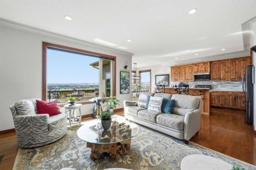 185 Sunset Circle, Cochrane, AB - Indoor Photo Showing Living Room