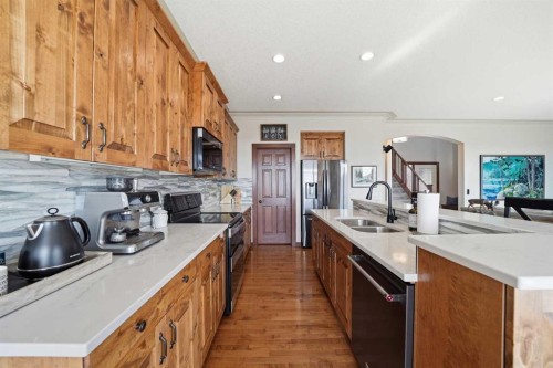 185 Sunset Circle, Cochrane, AB - Indoor Photo Showing Kitchen With Double Sink