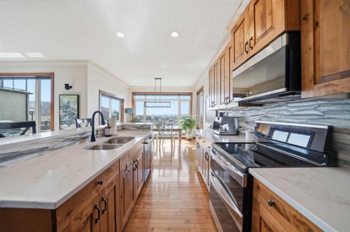185 Sunset Circle, Cochrane, AB - Indoor Photo Showing Kitchen With Double Sink