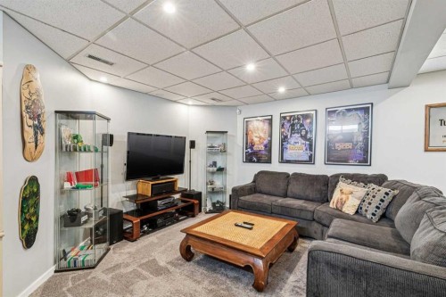 27 Rivercrest Way Se, Calgary, AB - Indoor Photo Showing Living Room