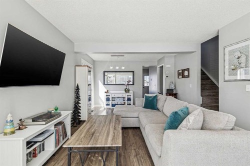 27 Rivercrest Way Se, Calgary, AB - Indoor Photo Showing Living Room