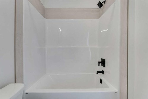 804A-120 Arbour Lake Court Nw, Calgary, AB - Indoor Photo Showing Bathroom