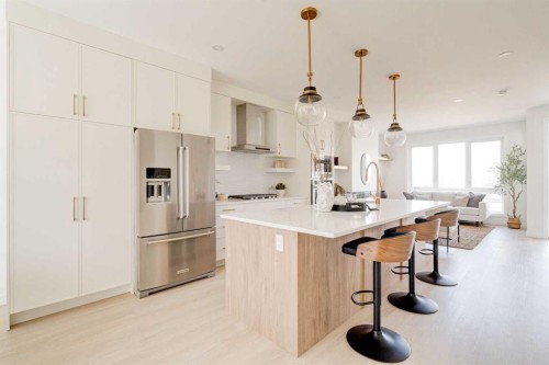 39B Moncton Road Ne, Calgary, AB - Indoor Photo Showing Kitchen With Upgraded Kitchen