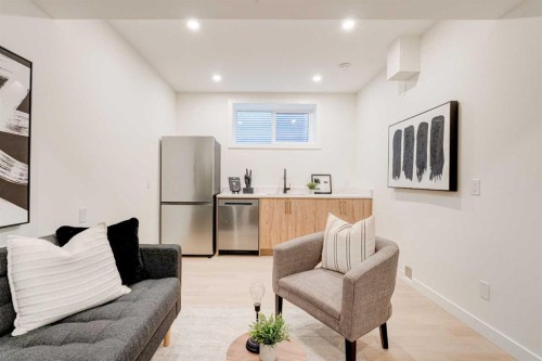 39B Moncton Road Ne, Calgary, AB - Indoor