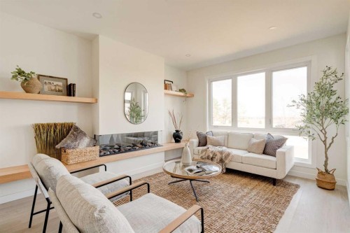 39B Moncton Road Ne, Calgary, AB - Indoor Photo Showing Living Room