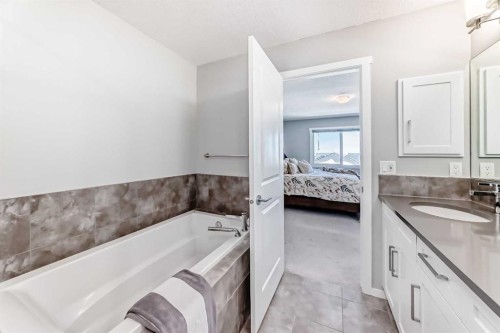 64 Nolancrest Manor Nw, Calgary, AB - Indoor Photo Showing Bathroom