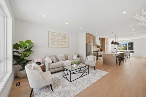 8140 47 Avenue Nw, Calgary, AB - Indoor Photo Showing Living Room