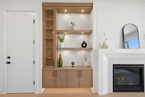 8140 47 Avenue Nw, Calgary, AB - Indoor With Fireplace