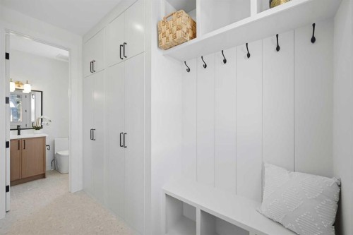 8140 47 Avenue Nw, Calgary, AB - Indoor Photo Showing Other Room