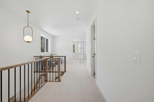 8140 47 Avenue Nw, Calgary, AB - Indoor Photo Showing Other Room