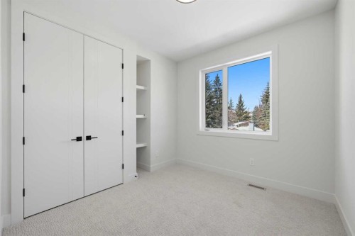 8140 47 Avenue Nw, Calgary, AB - Indoor Photo Showing Other Room