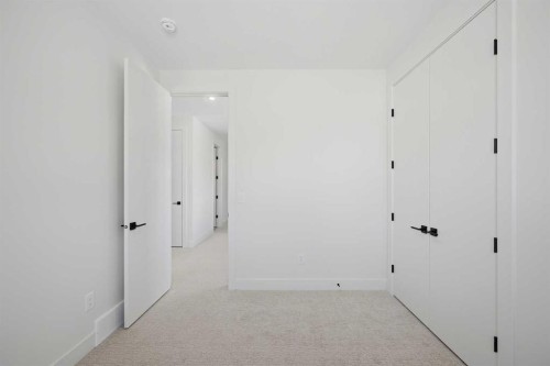8140 47 Avenue Nw, Calgary, AB - Indoor Photo Showing Other Room