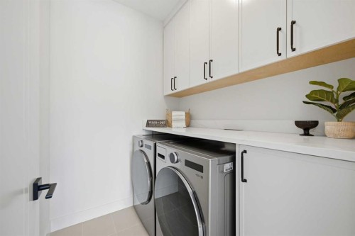8140 47 Avenue Nw, Calgary, AB - Indoor Photo Showing Laundry Room