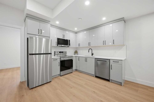 8140 47 Avenue Nw, Calgary, AB - Indoor Photo Showing Kitchen With Upgraded Kitchen