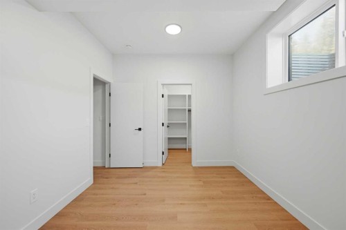 8140 47 Avenue Nw, Calgary, AB - Indoor Photo Showing Other Room