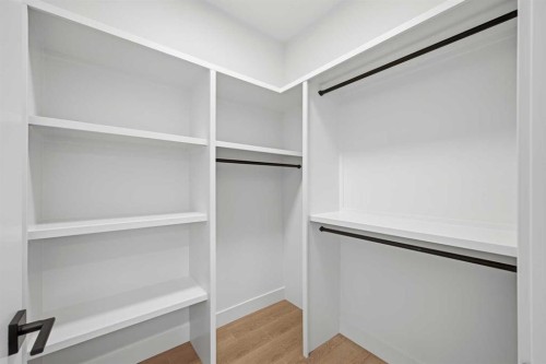 8140 47 Avenue Nw, Calgary, AB - Indoor With Storage