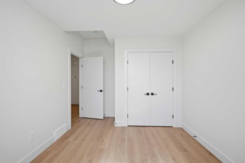 8140 47 Avenue Nw, Calgary, AB - Indoor Photo Showing Other Room