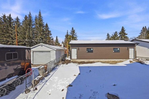 8140 47 Avenue Nw, Calgary, AB - Outdoor