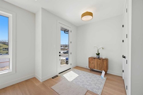 8140 47 Avenue Nw, Calgary, AB - Indoor Photo Showing Other Room