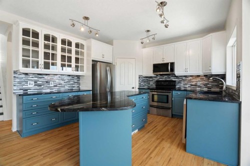 38 Bow Ridge Link Link, Cochrane, AB - Indoor Photo Showing Kitchen With Upgraded Kitchen