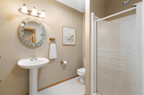 38 Bow Ridge Link Link, Cochrane, AB - Indoor Photo Showing Bathroom