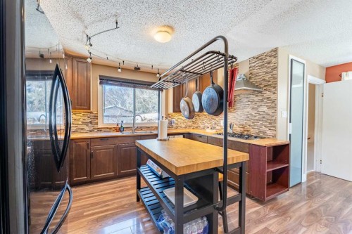 23 Mountain Place, Okotoks, AB - Indoor