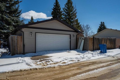 23 Mountain Place, Okotoks, AB - Outdoor