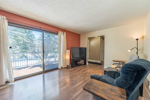 23 Mountain Place, Okotoks, AB - Indoor Photo Showing Living Room