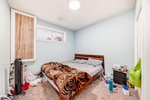 40 Saddlelake Gardens Ne, Calgary, AB - Indoor Photo Showing Bedroom