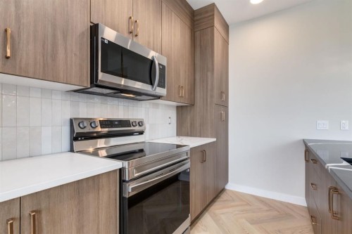 214 Sora Gardens Se, Calgary, AB - Indoor Photo Showing Kitchen