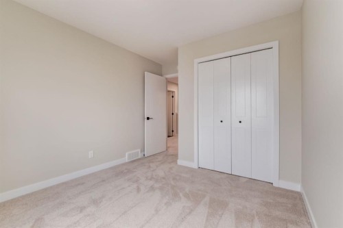 214 Sora Gardens Se, Calgary, AB - Indoor Photo Showing Other Room