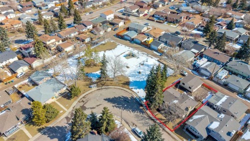 221 Madeira Crescent Ne, Calgary, AB - 